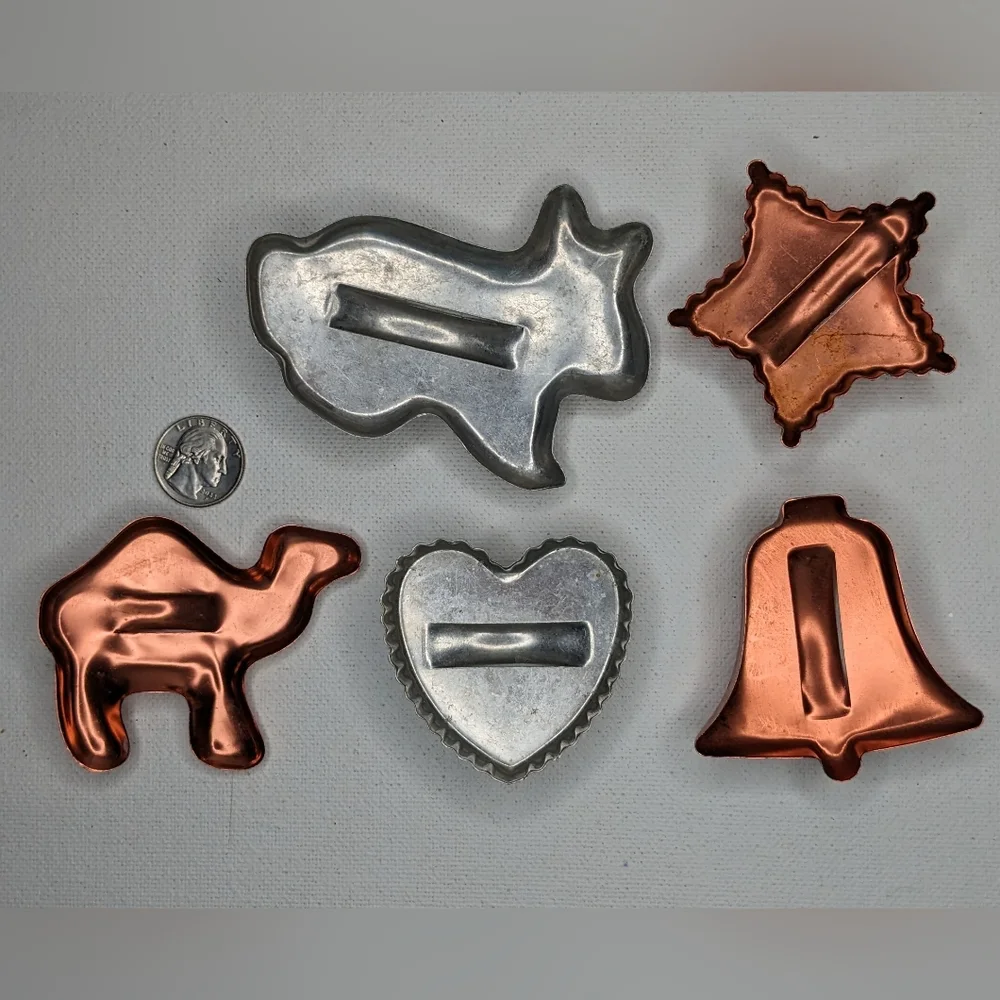 Vintage cookie cutters total of 5 E-2